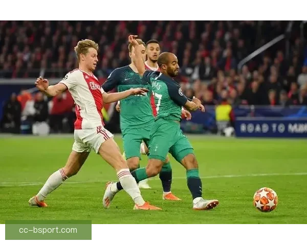 乌加特补时读秒绝杀点燃全场球迷激情瞬间回顾